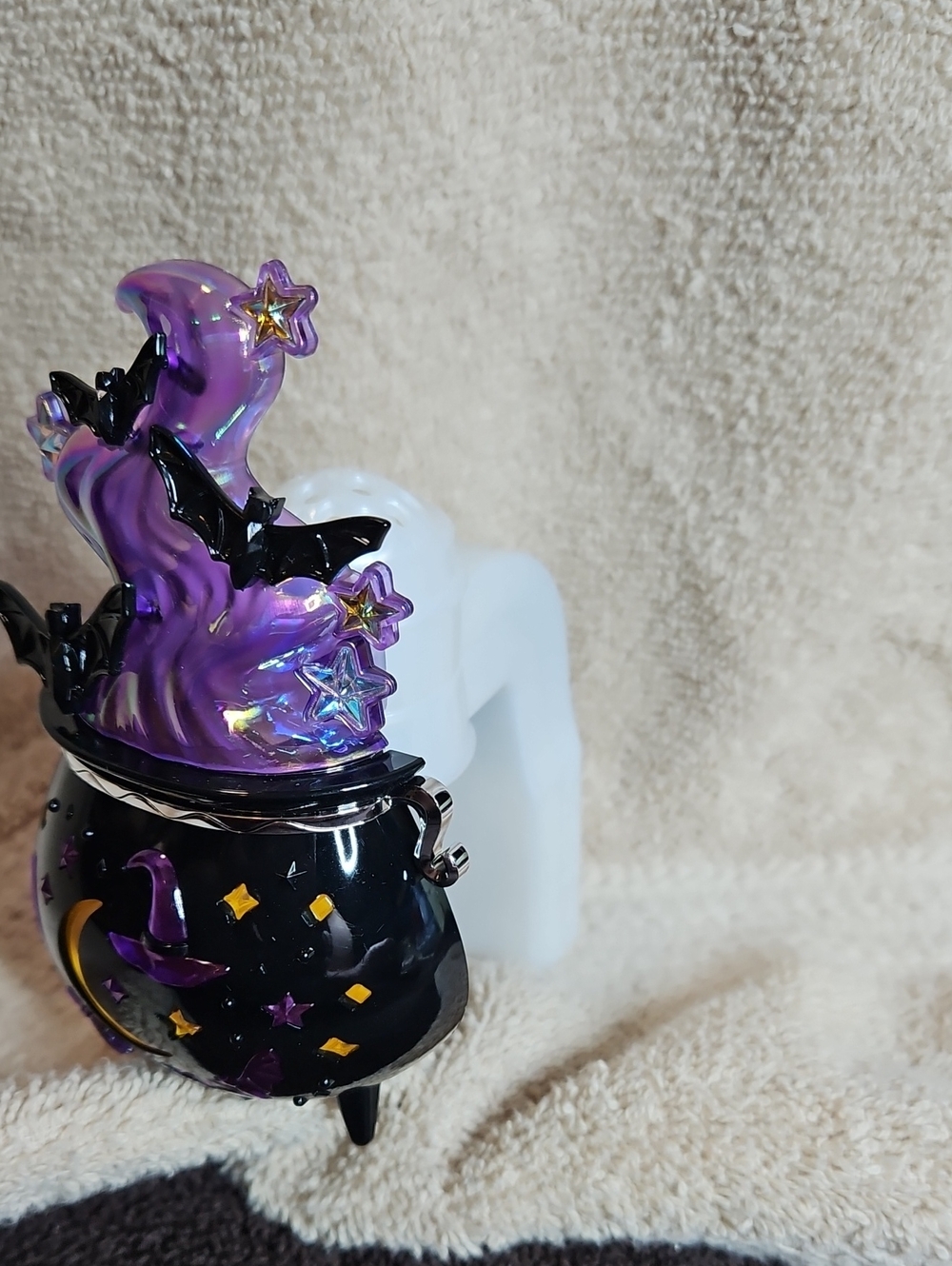 Bath & Body Works Iridescent Purple & Black Cauldron Diffuser With A Refill